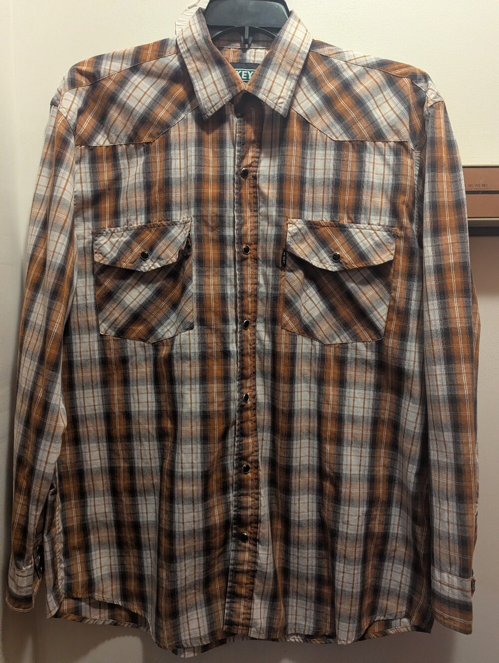 Key Men's Large Plaid Button-Up Shirt in Brown and White With Black Pearl Snaps